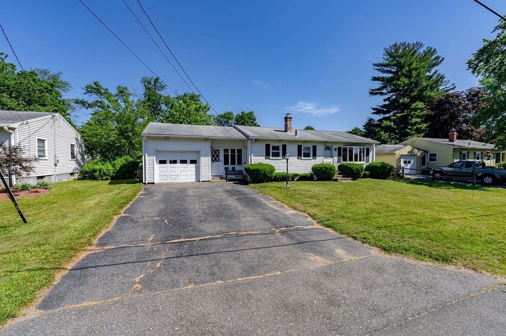 38 Calvin Cir, West Springfield MA 01089-2851 exterior