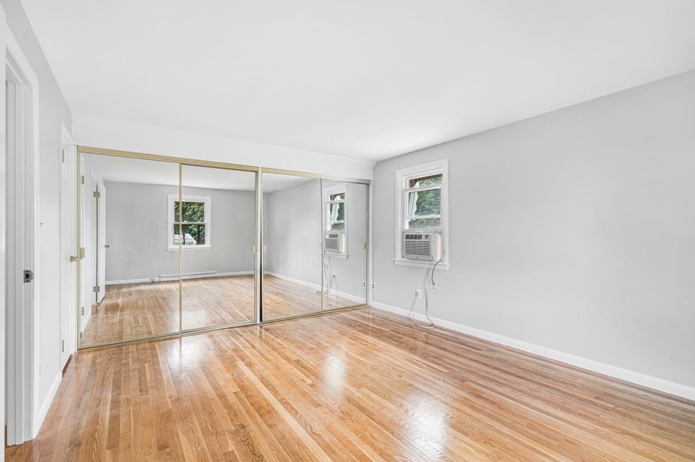 702 Oak St, Franklin MA 02038-1841 exterior