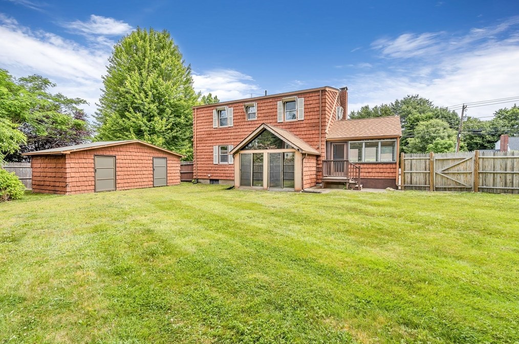 702 Oak St, Franklin MA 02038-1841 exterior