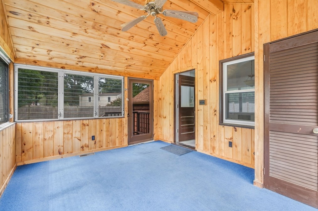 702 Oak St, Franklin MA 02038-1841 exterior