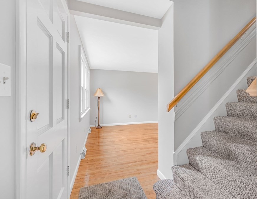 702 Oak St, Franklin MA 02038-1841 exterior