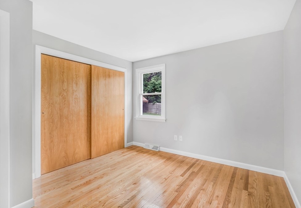 702 Oak St, Franklin MA 02038-1841 exterior