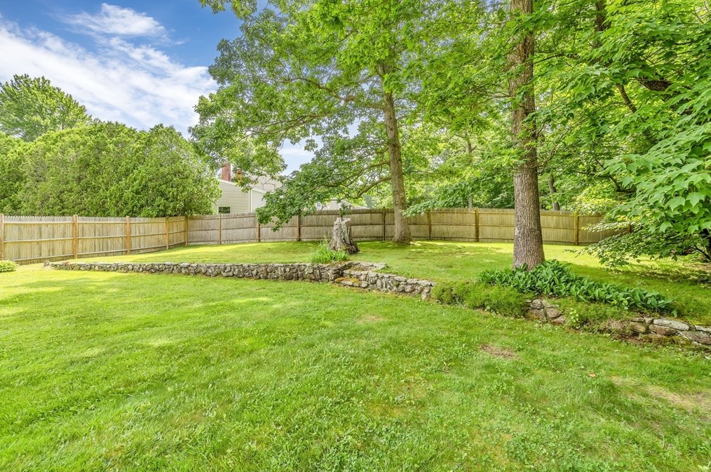 702 Oak St, Franklin MA 02038-1841 exterior