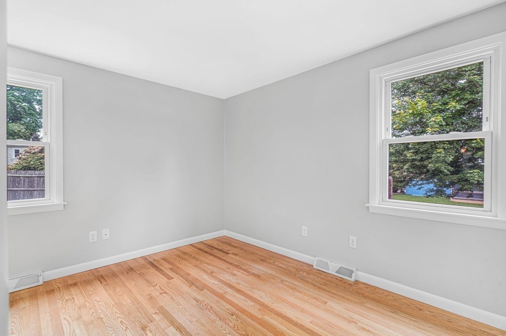 702 Oak St, Franklin MA 02038-1841 exterior