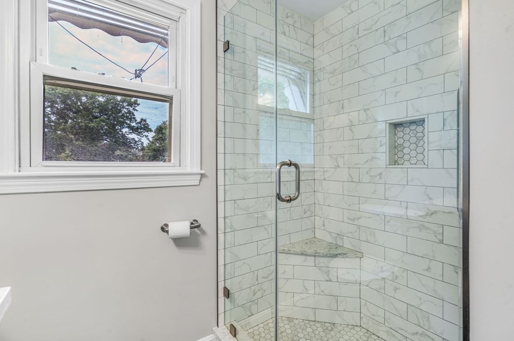 702 Oak St, Franklin MA 02038-1841 exterior