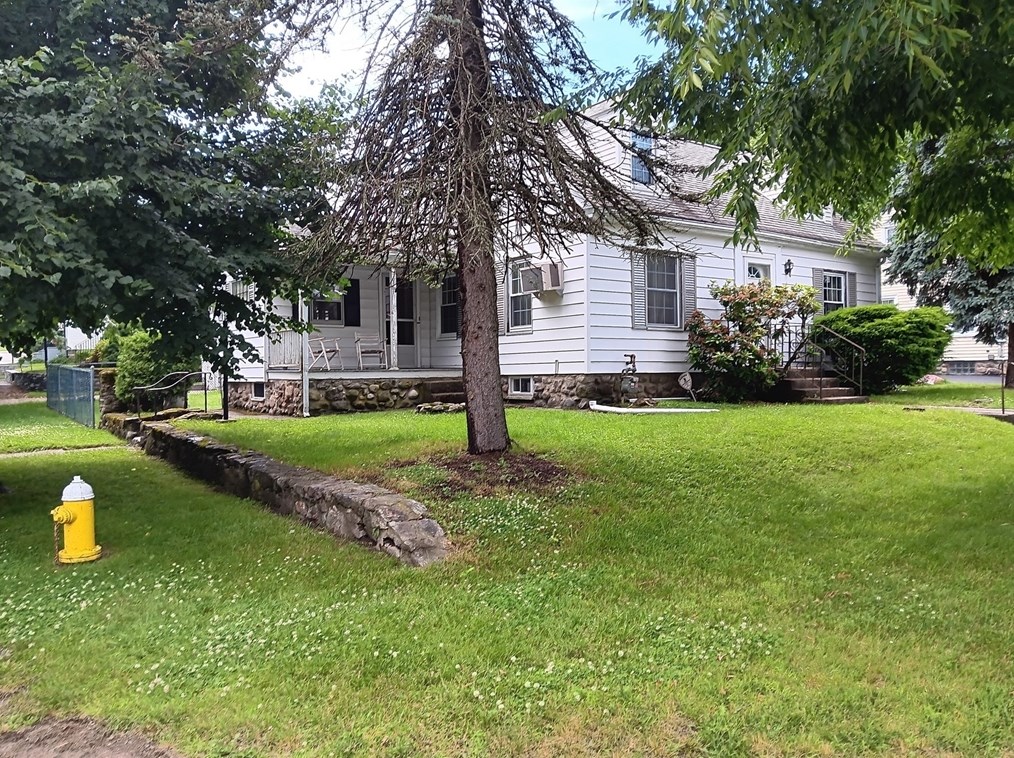 26 Calumet Ave, Worcester, MA 01606