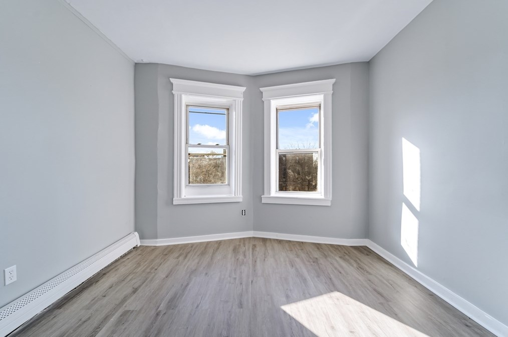 683 State St Apt 1, Springfield, MA 01109