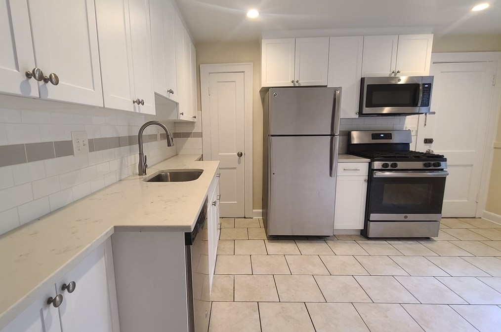 429 Newport Ave #4, Quincy, MA 02170