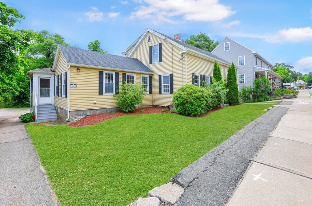 513 Main St, Sturbridge, MA 01566