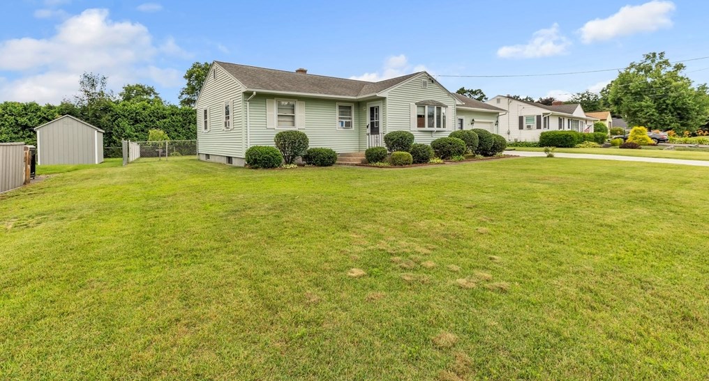 33 Beesley Ave, Chicopee, MA 01013