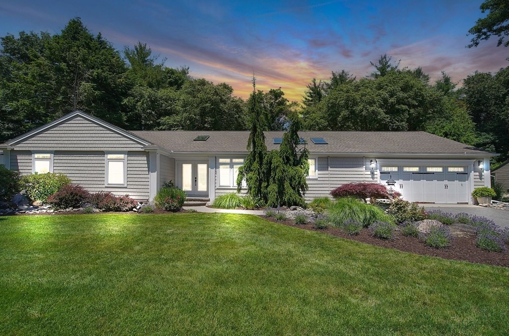 54 Glen Brook Ln, Springfield, MA 01106