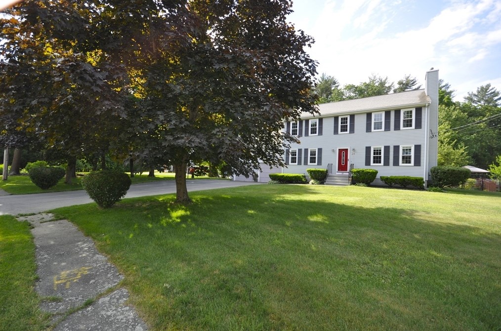 28 Fieldcrest Dr, East Bridgewater, MA 02333
