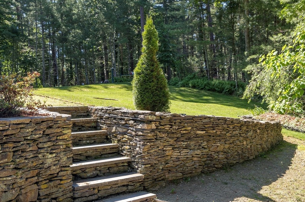 15 Soule St, Plympton, MA 02367