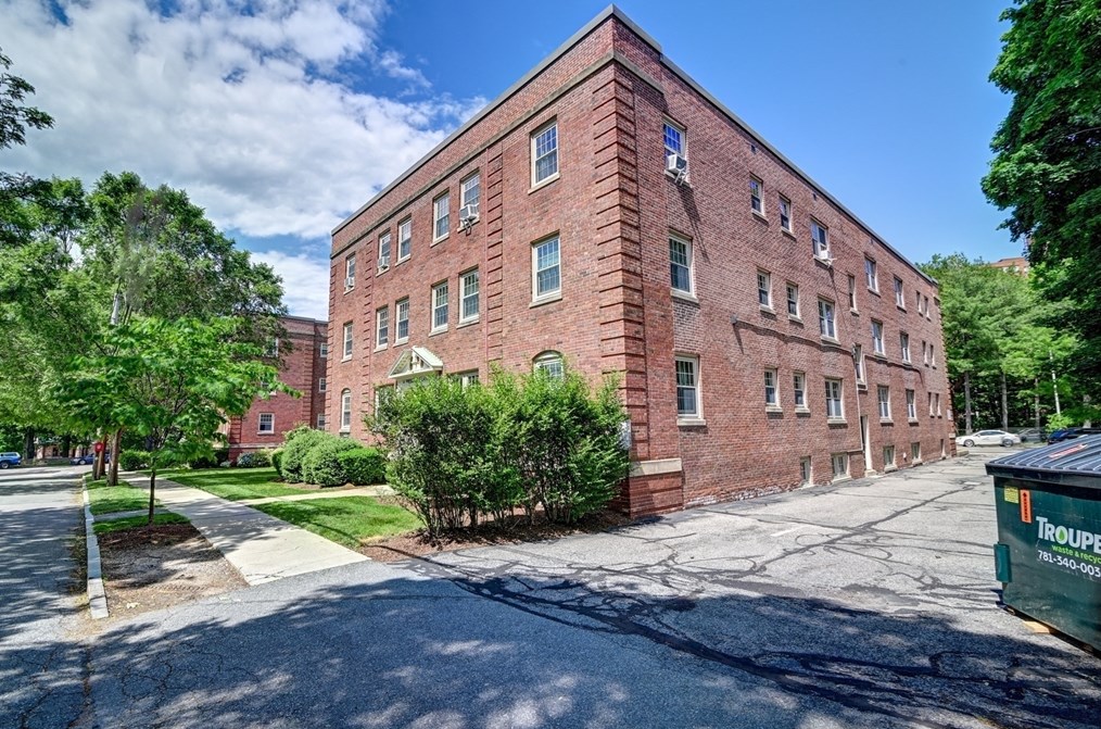 10 Presidents Ln, Quincy, MA 02169-1964