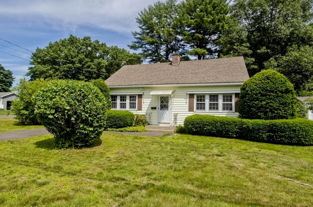 54 Broadway, Montgomery, MA 01085