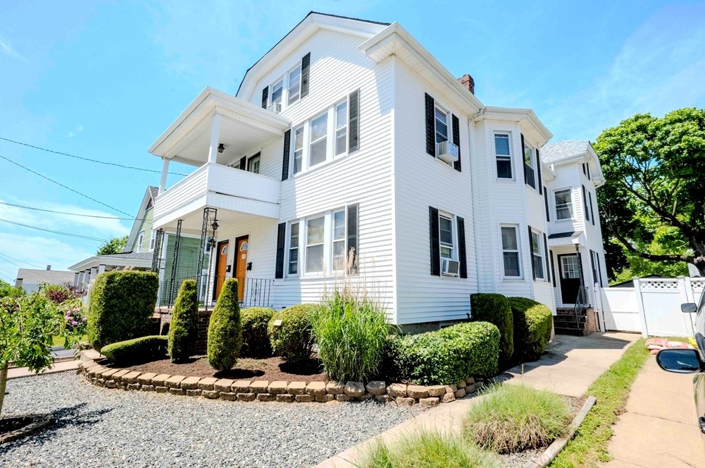 12 North St, Fairhaven, MA 02719