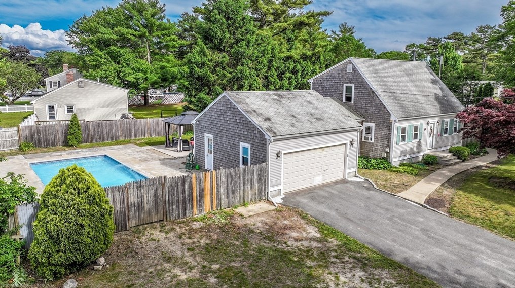 14 Willard St, Wareham, MA 02571