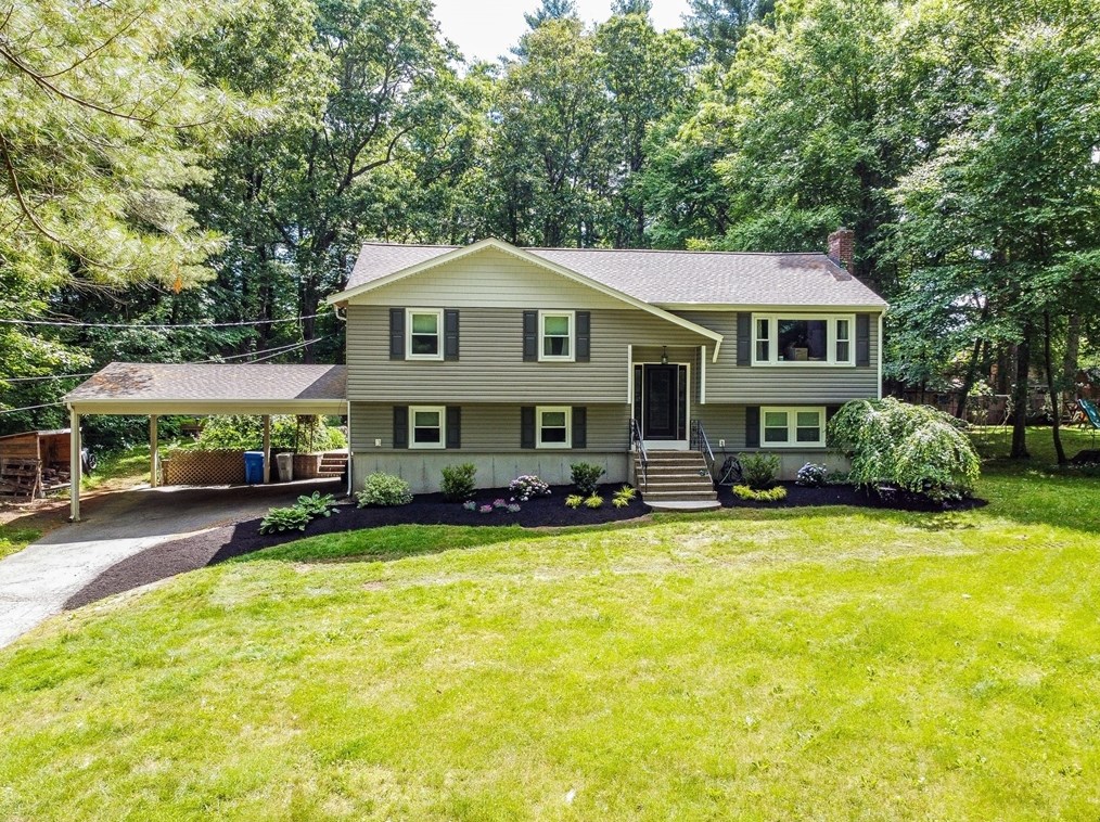 21 Wendy Ln, Holliston, MA 01746