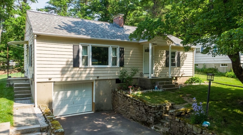 415 Reservoir St, Holden, MA 01520