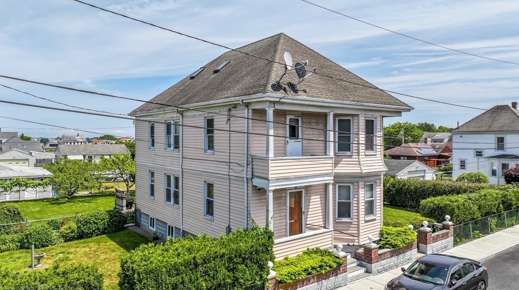 10 Sheridan St, Dartmouth, MA 02748-2519