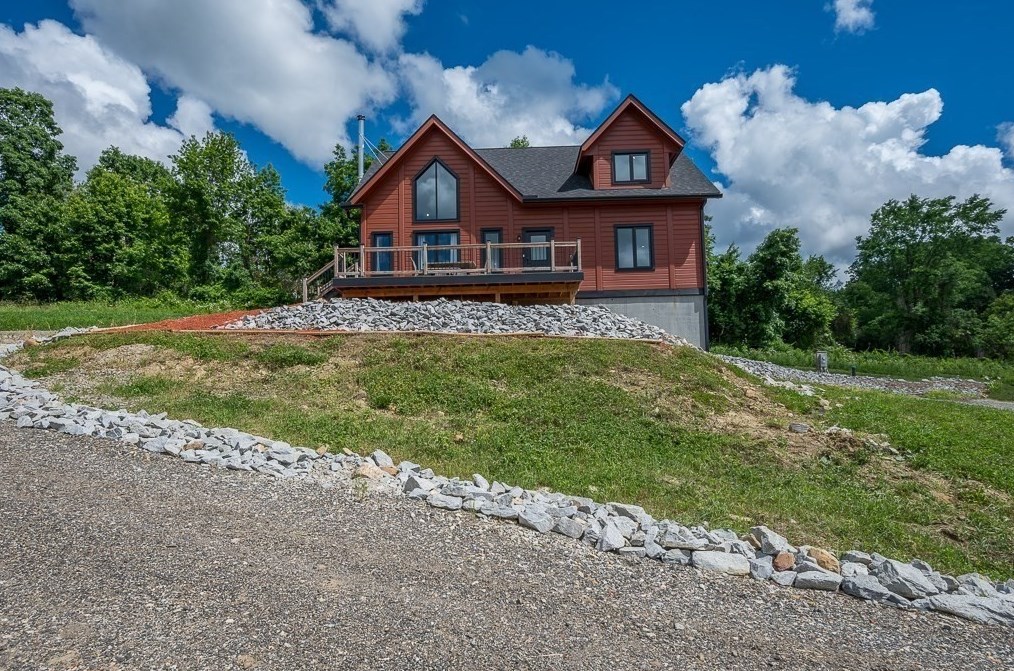 14 Bigelow Rd, North Brookfield, MA 01535