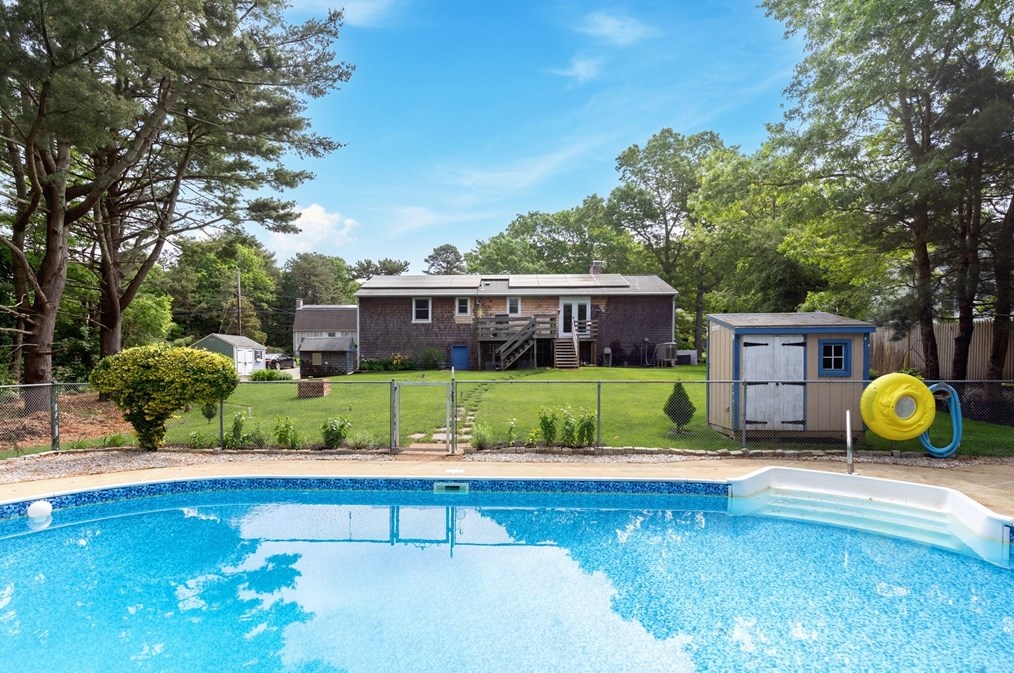 21 Worrall Rd, Plymouth, MA 02360