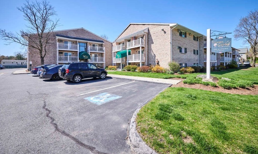 200 Manning St, Hudson MA  01749-1040 exterior