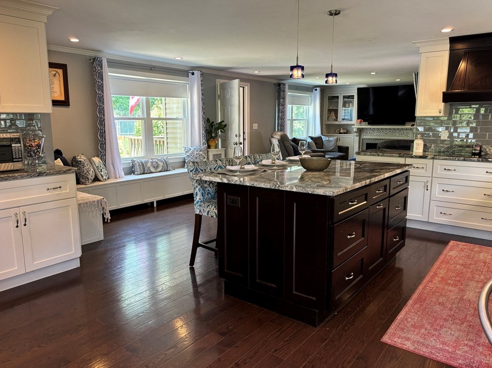 55 Ekstrom Cir, Abington, MA 02351