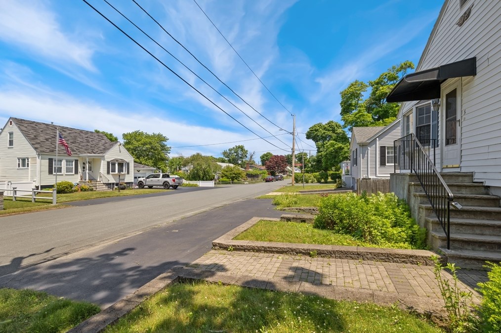5 Elmwood Ave, Saugus, MA 01906