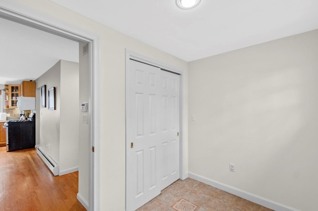 8 Mermaid Ave, Winthrop, MA 02152