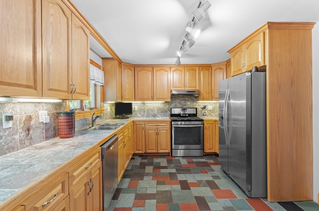 36 Bumpy Ln, Methuen, MA 01844 exterior