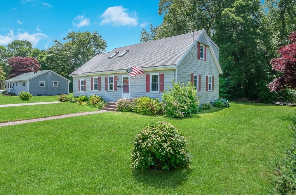 28 Hamlet St, Fairhaven, MA 02719