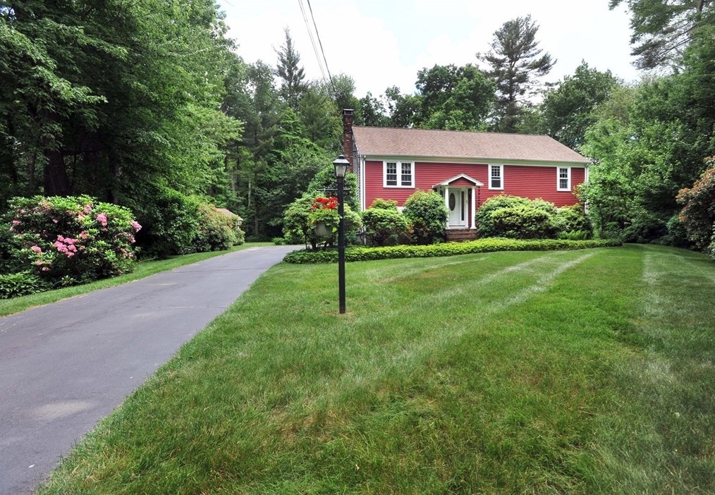 80 Fox Hill Dr, East Bridgewater, MA 02324