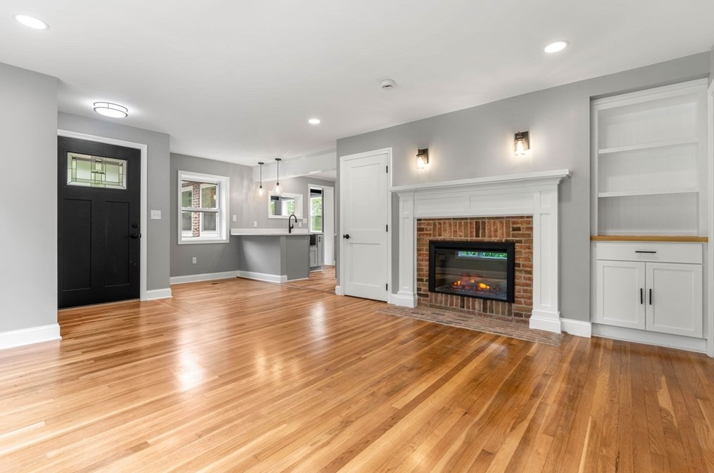 582 Wethersfield St, Rowley, MA 01969