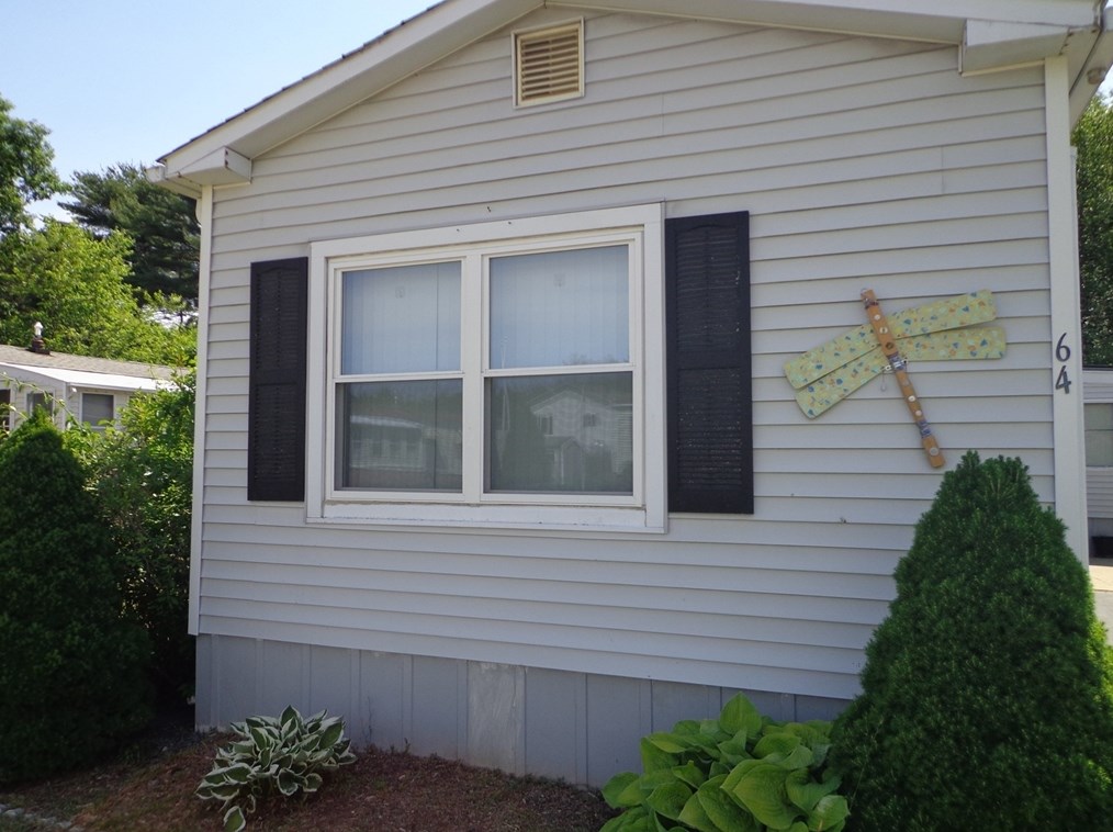 64 Pinehurst Dr, Plymouth, MA 02360