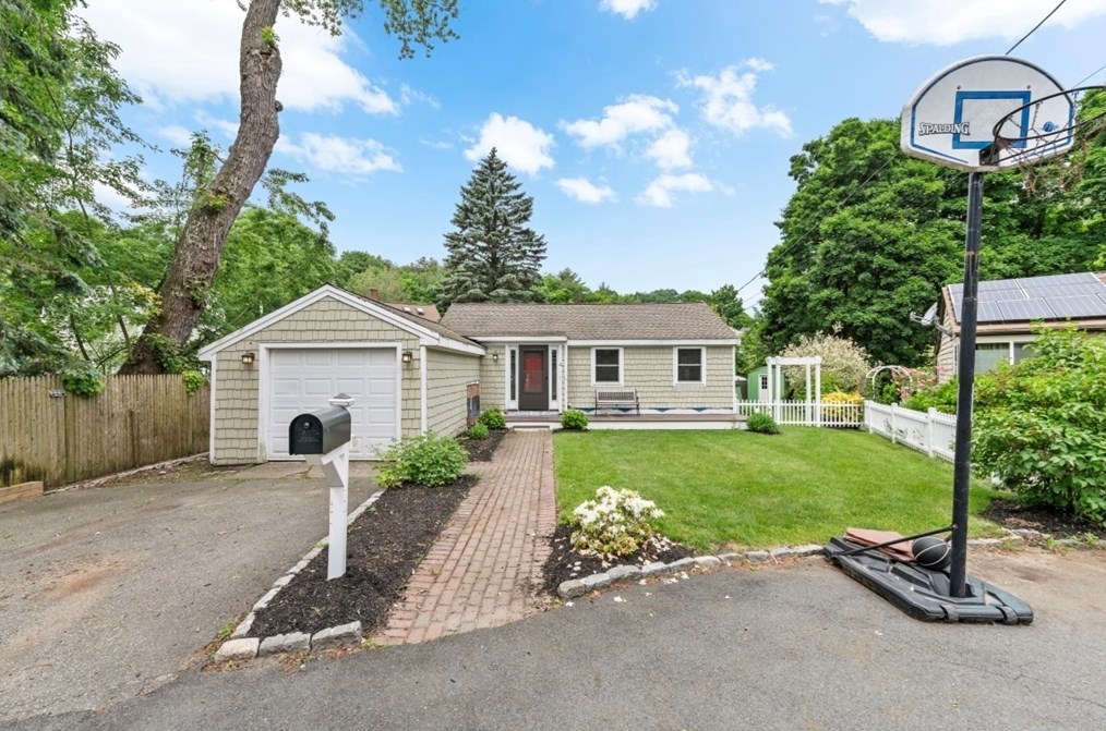 4 Millen Cir, Malden, MA 02148