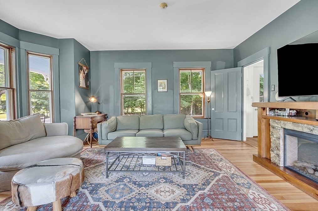 26 Park St, Pepperell MA  01463-1105 exterior