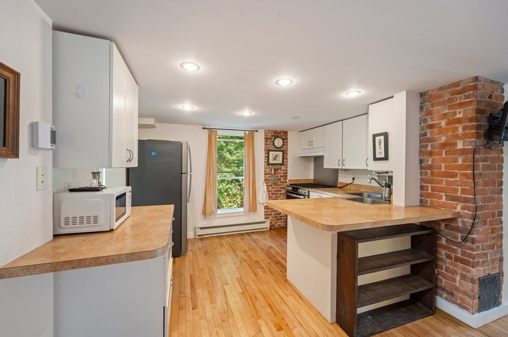 84 Elm St, Upton, MA 01568