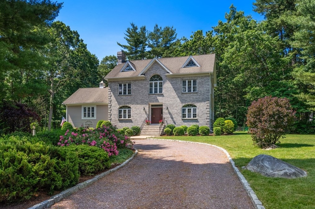 23 Trailside Rd, Medfield, MA 02052