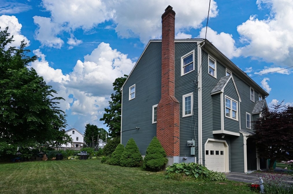 33 Wilder St, Lowell, MA 01851-4625