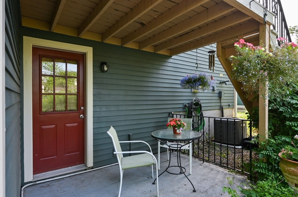 33 Wilder St, Lowell MA 01851-4625 exterior