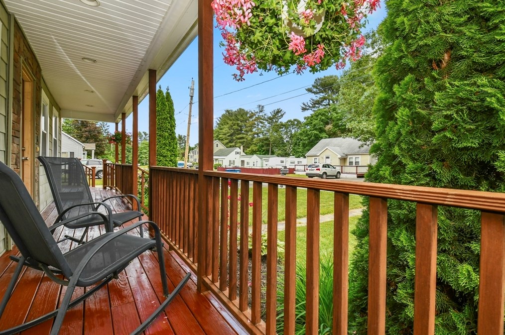 8 Knollwood Rd, Tewksbury MA  01876-2913 exterior