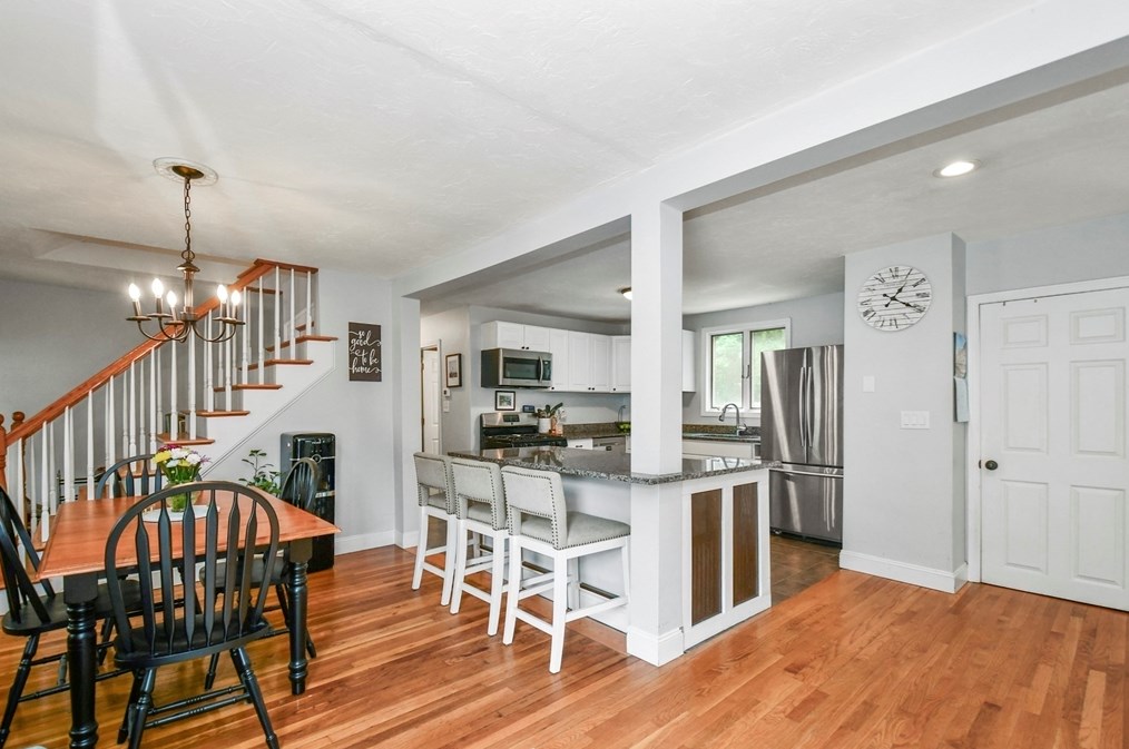 8 Knollwood Rd, Tewksbury MA  01876-2913 exterior