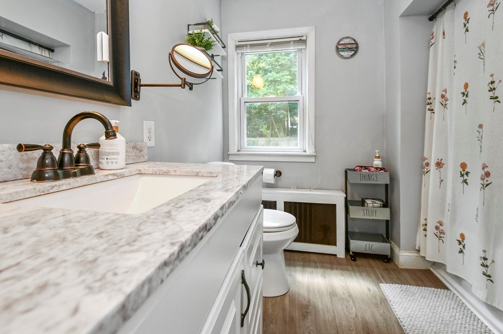 8 Knollwood Rd, Tewksbury MA  01876-2913 exterior