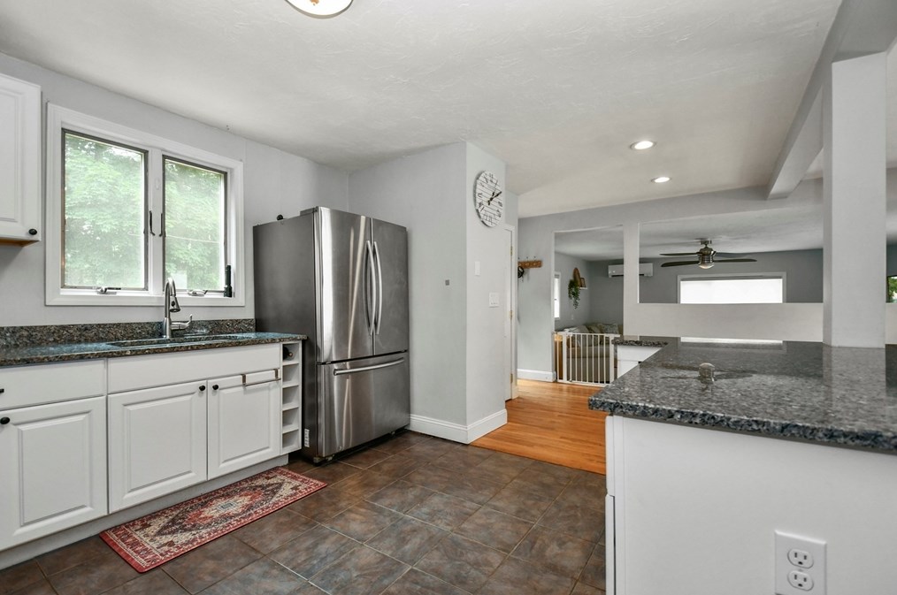 8 Knollwood Rd, Tewksbury MA  01876-2913 exterior