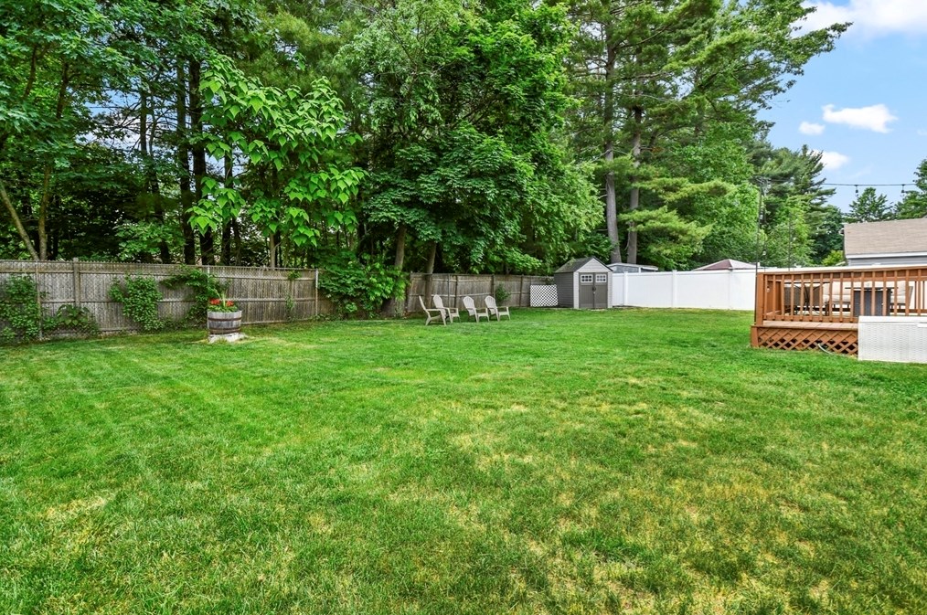 8 Knollwood Rd, Tewksbury MA  01876-2913 exterior