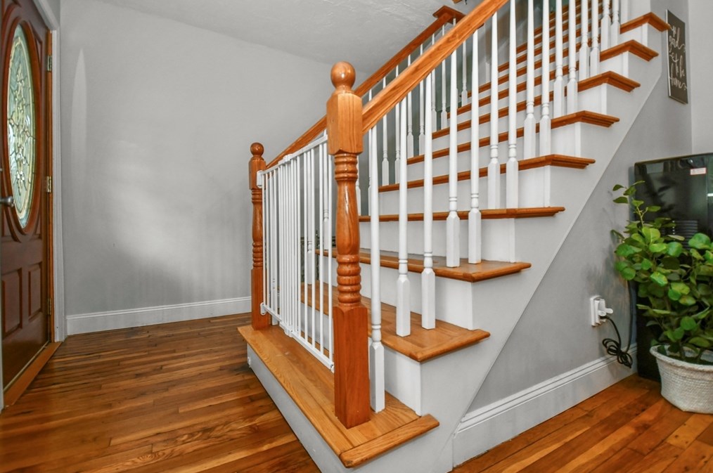 8 Knollwood Rd, Tewksbury MA  01876-2913 exterior