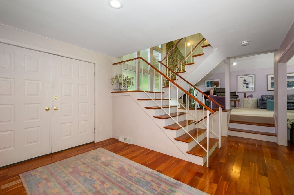 62 Oak Hill Rd, Worcester, MA 01609