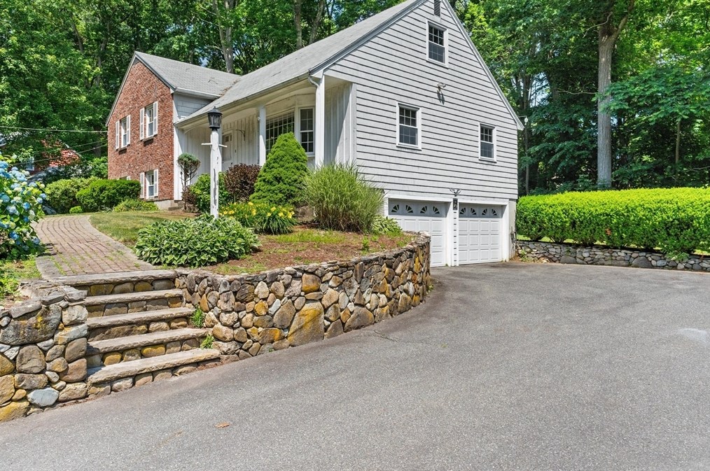 8 Fulton Rd, Andover, MA 01810