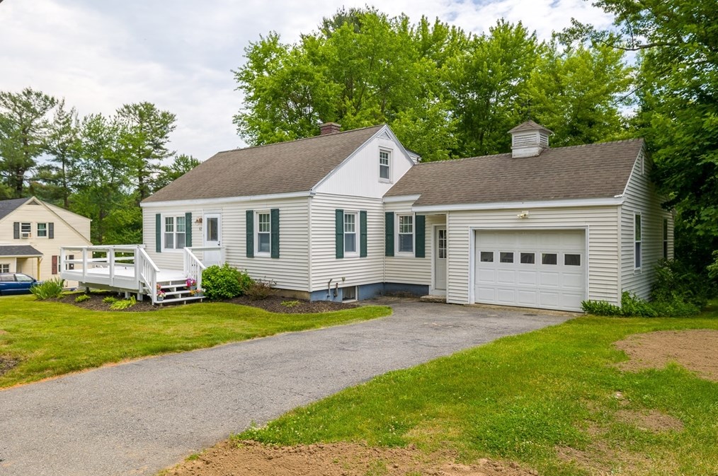 92 Chapel St, Holden, MA 01520